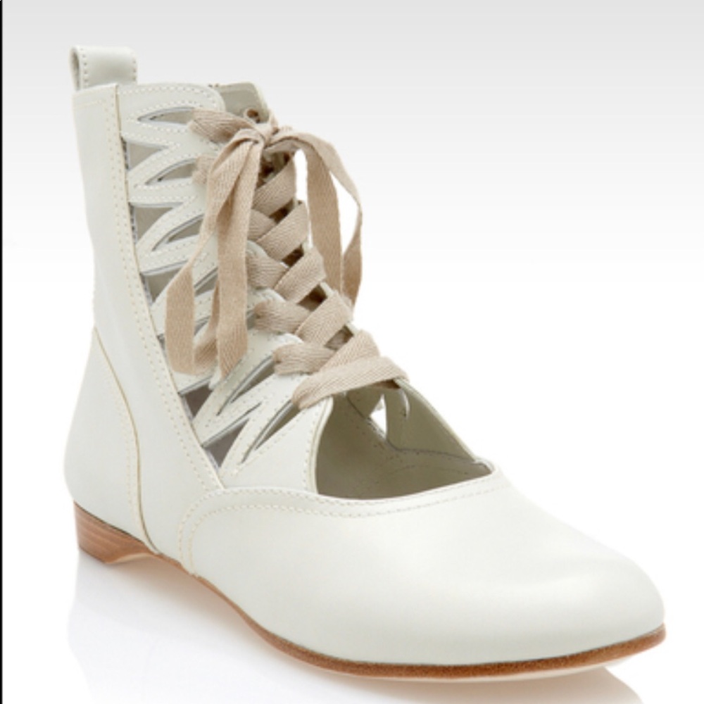 Lace up Flats US 6